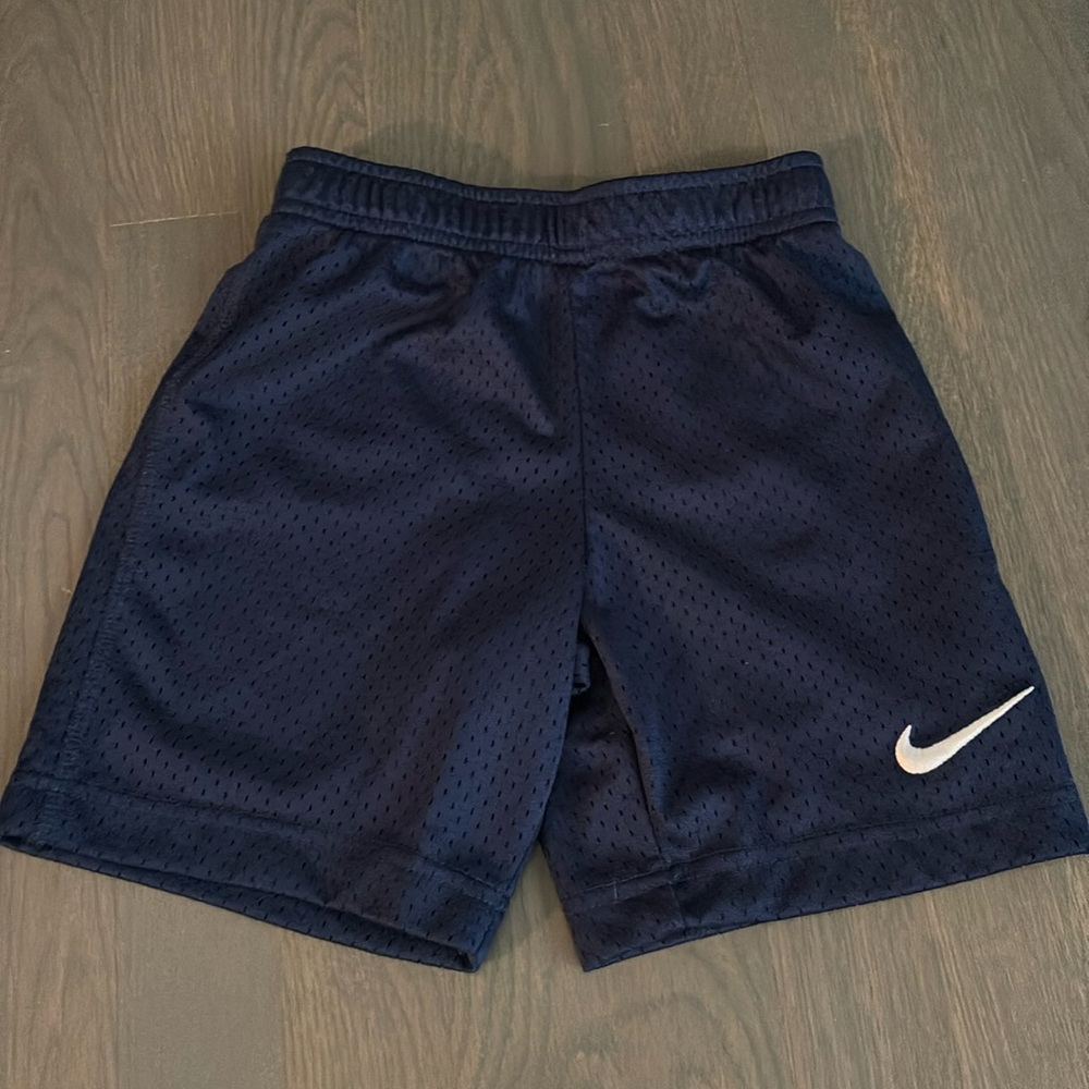 Boys Nike navy shorts size small (4-5) EUC